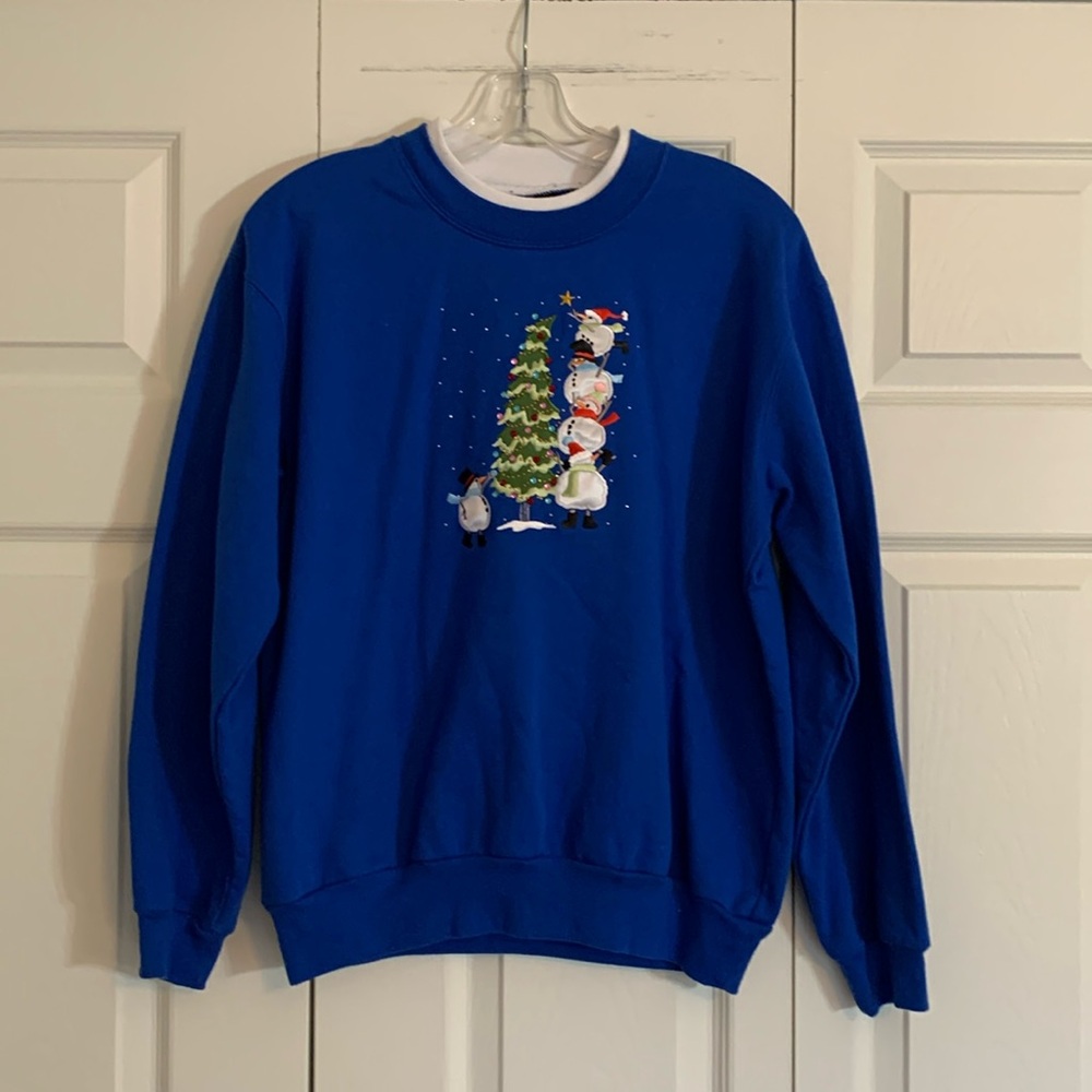 Holiday Sweatshirt Blue with Snowmen Christmas Tree Women’s M Blue Festive. H1
